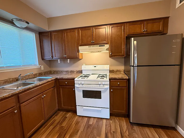 409 Lakeside Ave #6 — Photo 4