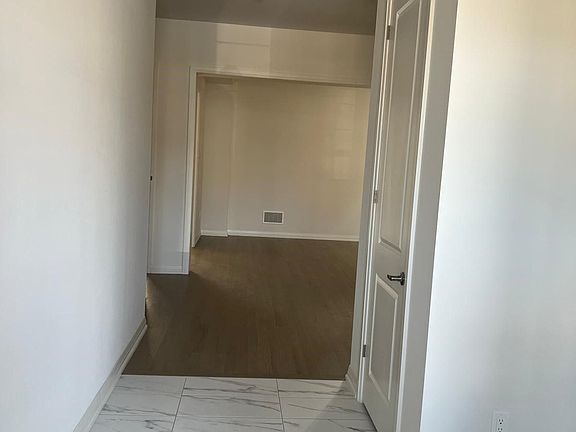 4th image of 50 Sandhill Cres
