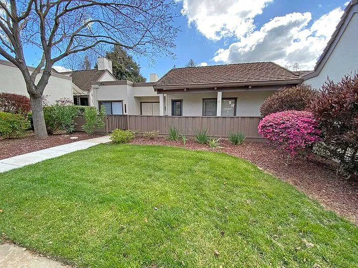 6032 Montgomery Cor