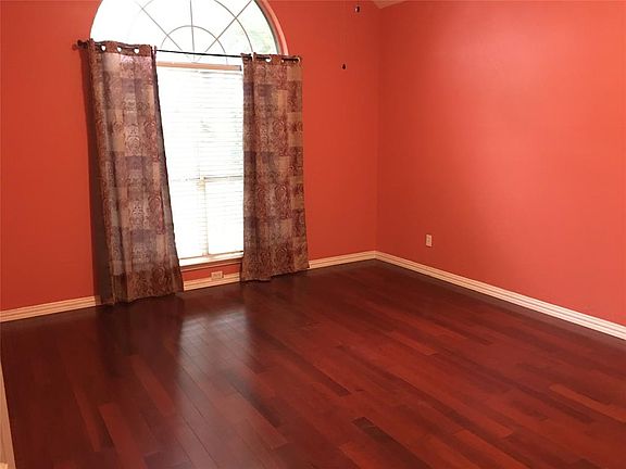5th image of 3941 Silver Meadow Ln