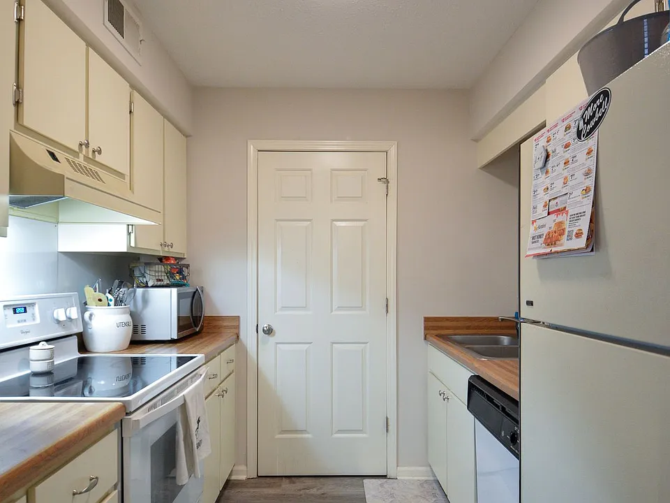 108-112 Hartness St