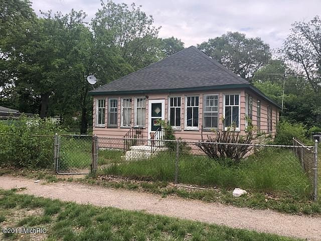1st image of 2436 Hoyt St