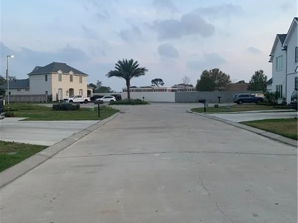9 Khan Dr, Metairie, LA 70005