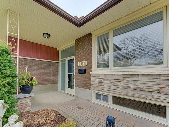 4th image of 104 Burbank Rd