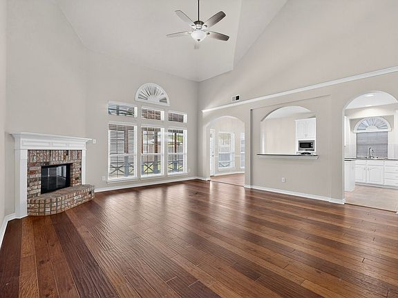 4th image of 8613 Russell Dr