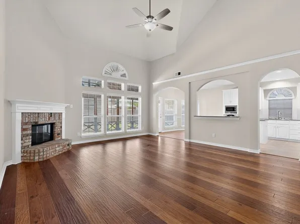 8613 Russell Dr, Rowlett, TX 75089