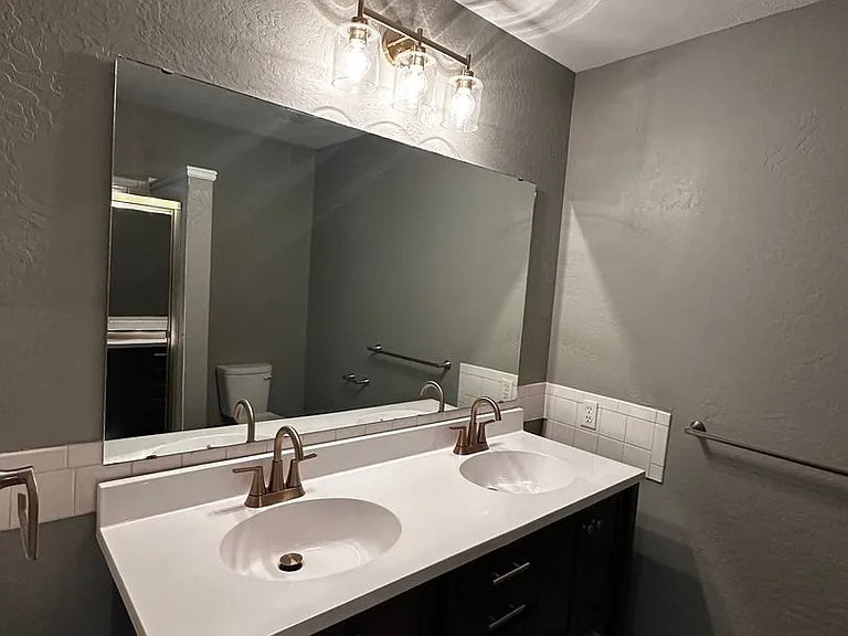 2843 E Eastwood St — Photo 17