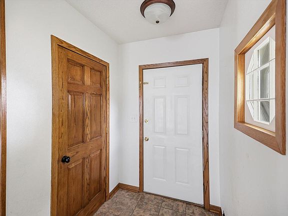 2nd image of 502 2nd St S