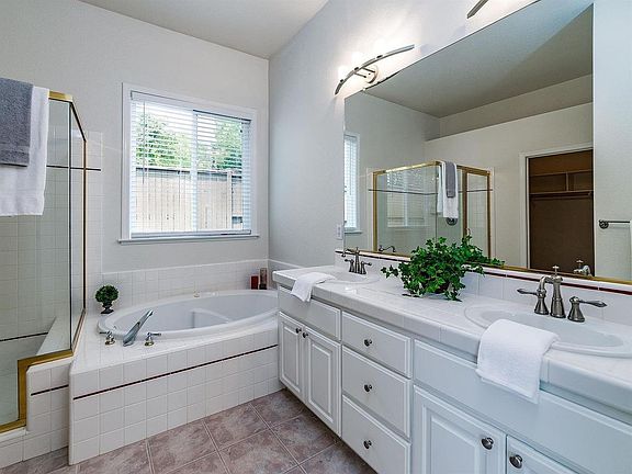 4th image of 3967 Ironwood Dr