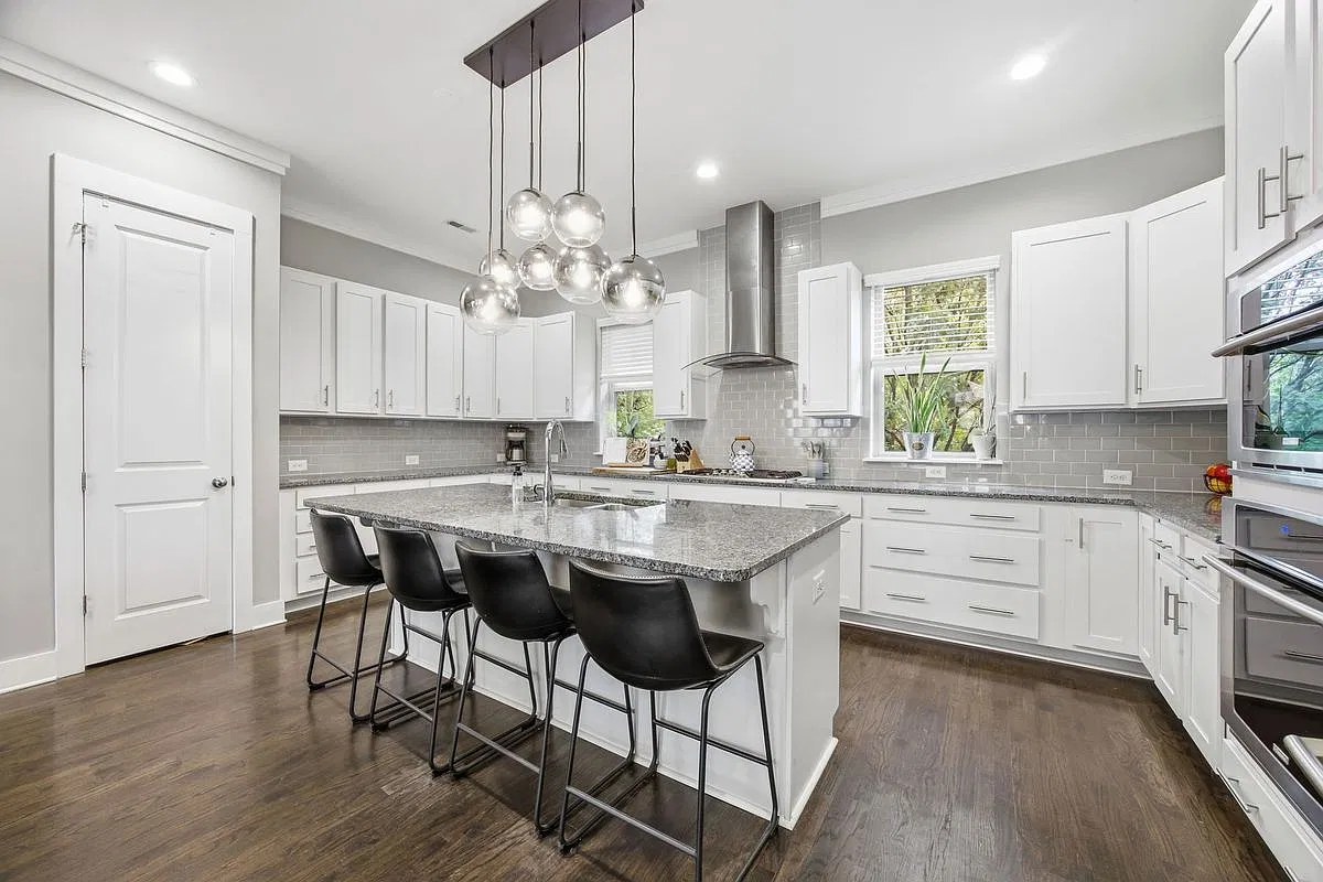 4 bed, 3.5 bath, 3030 sqft, $3,700 — Photo 1