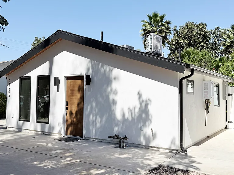 21905 Providencia St — Photo 15
