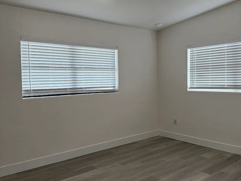 2500 Myrtle Ave — Photo 22