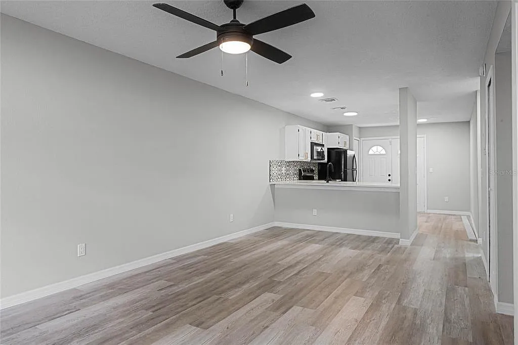 3 bed, 2.0 bath, 1377 sqft, $1,865 — Photo 3