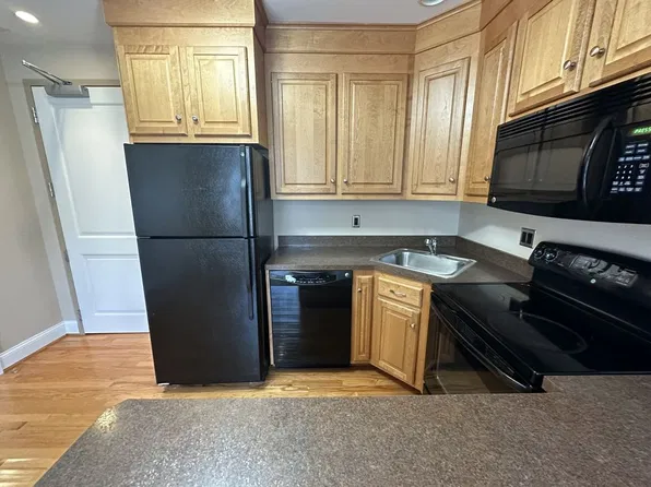 22 Whiting St APT 201, Plainville, CT 06062