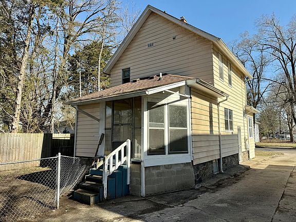 4th image of 20 Magnolia Ave