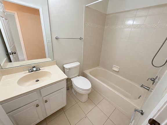 3rd image of 21 Lee Ct