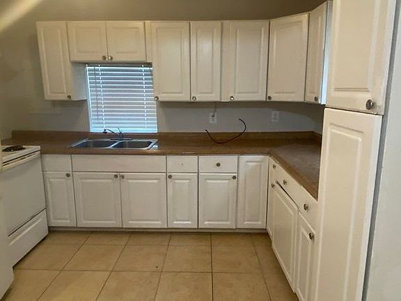 5th image of 1918 Oleander Dr