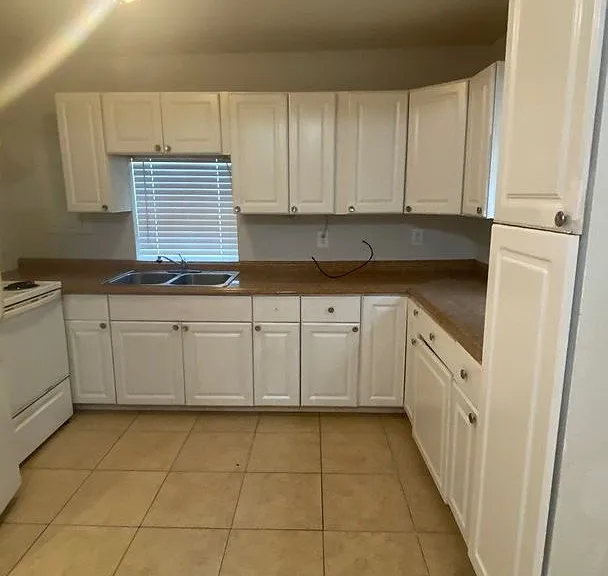 1918 Oleander Dr — Photo 5