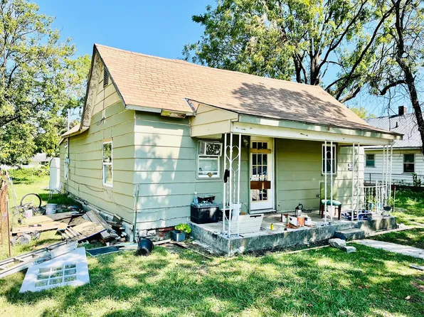 109 W Hawthorne Street, Aurora, MO 65605