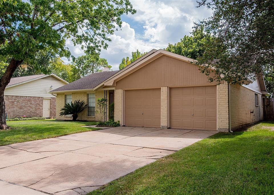 1st image of 16214 La Avenida Dr