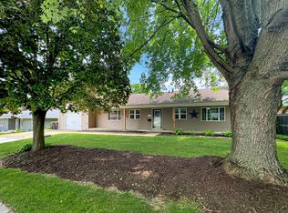 1877 Ridge Dr, Freeport, IL 61032