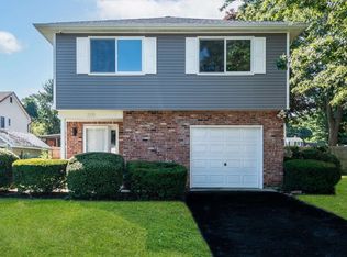 205 Johnson St, Centerport, NY 11721