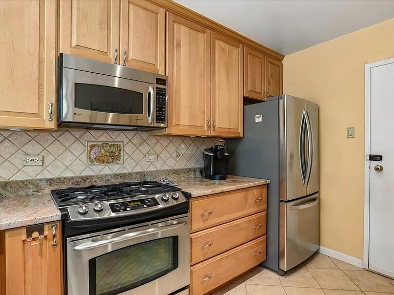 10513 Weymouth St #102 — Photo 8