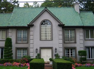 6 Buckingham Rd, Fort Lee, NJ 07024