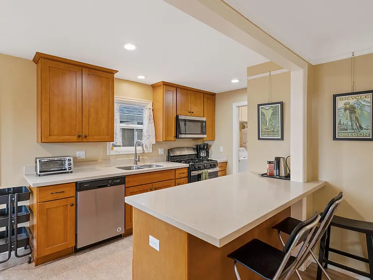 6718 SW 36th Ave — Photo 12
