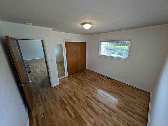 5th image of 3006 Eldridge Ave