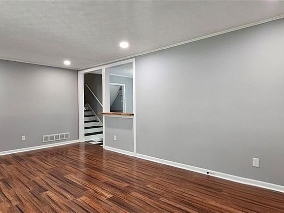 3rd image of 1096 Deleon Ct