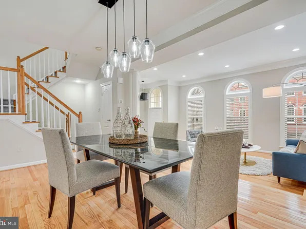 8121 Quinn Ter, Vienna, VA 22180