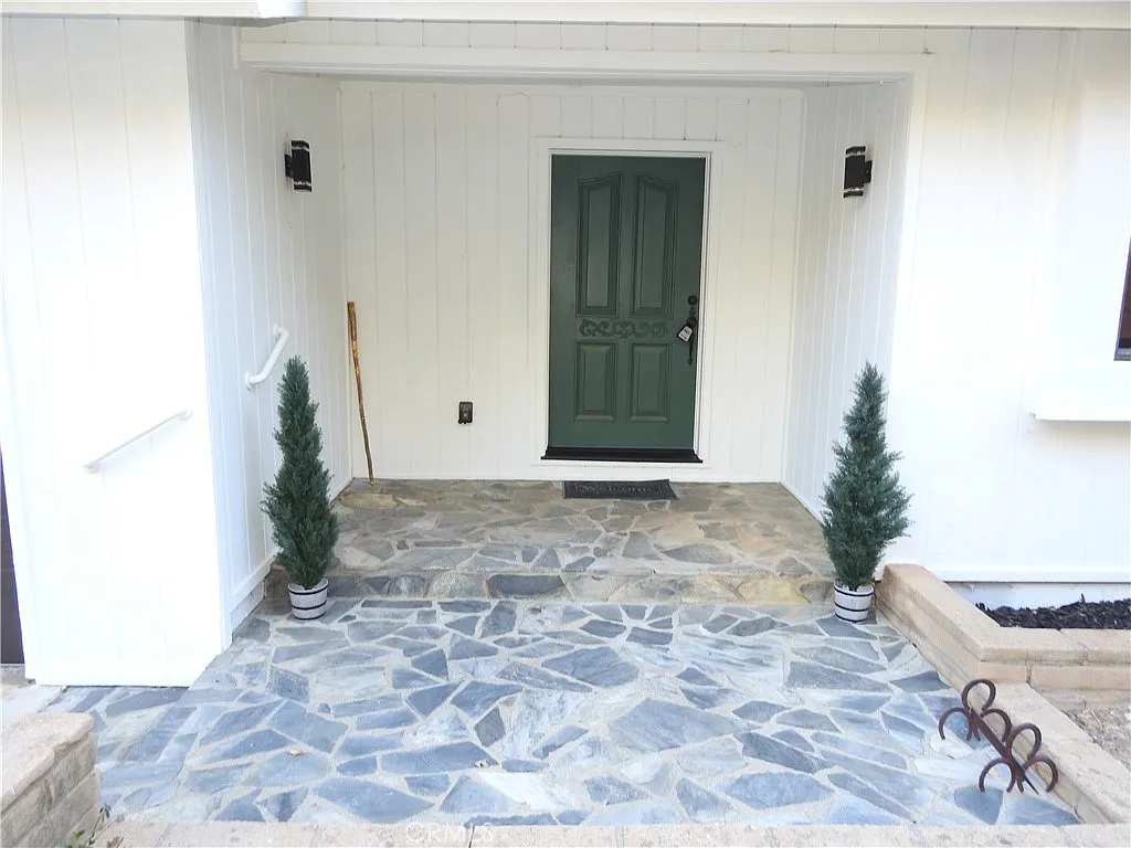 3 bed, 2198 sqft, $324 — Photo 2
