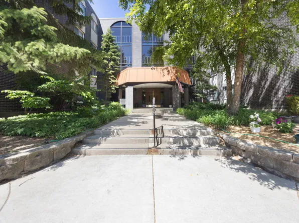9530 Lamon Ave APT 401, Skokie, IL 60077