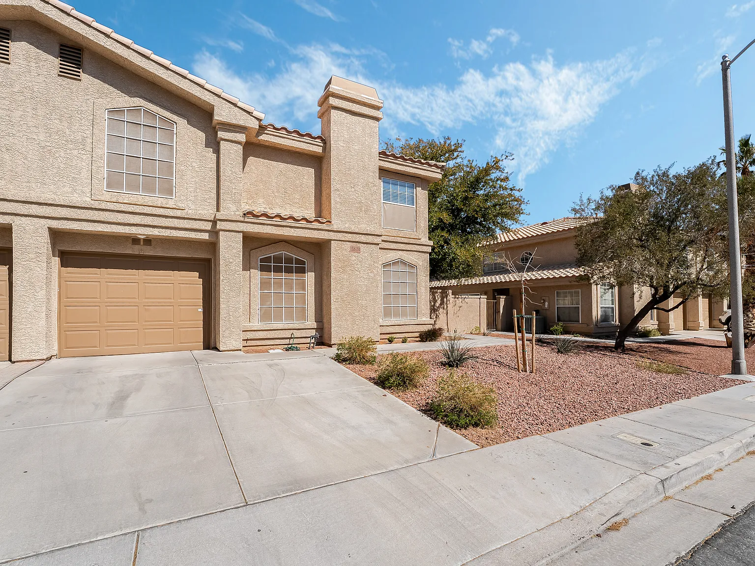 3 bed, 2.5 bath, 1541 sqft, $1,999 — Photo 3