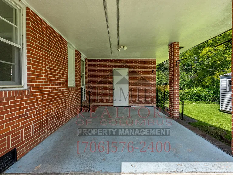 1819 Rosemary Ln — Photo 3