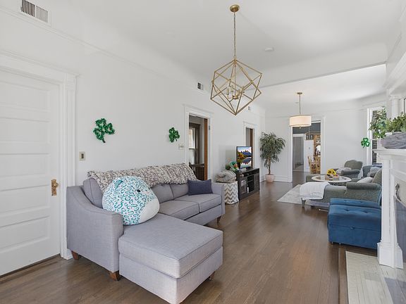 5th image of 850 W Oakdale Ave #3