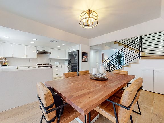 5th image of 801 N Martel Ave APT 2