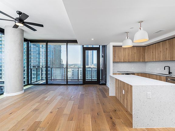 4th image of 84 East Ave #1609