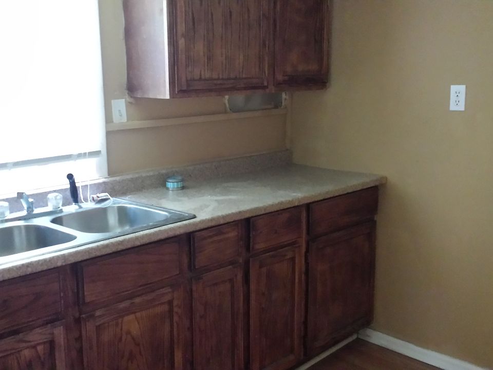 2nd image of 9436 Tudor Ave
