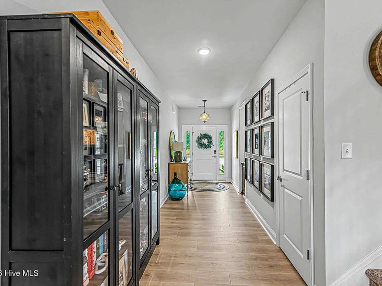 702 Greenwich Pl — Photo 9