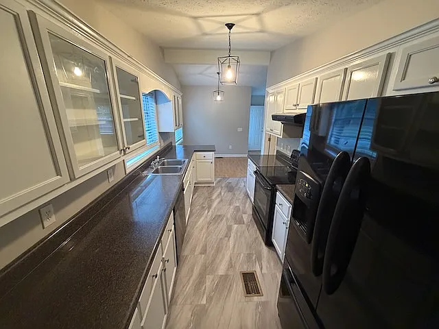 688 Inglewood Dr — Photo 4