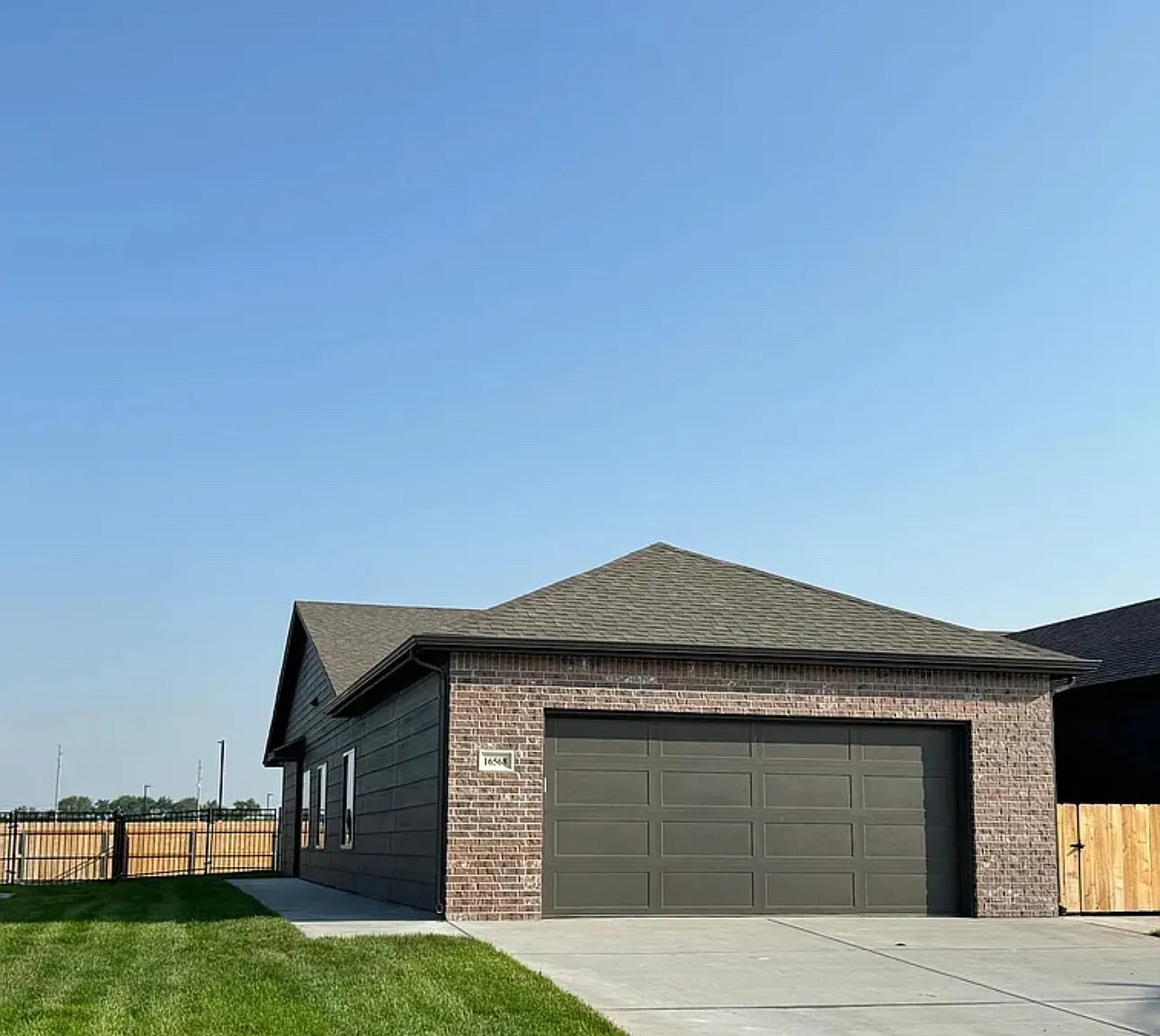 4 bed, 1600 sqft, $1,650 — Photo 1