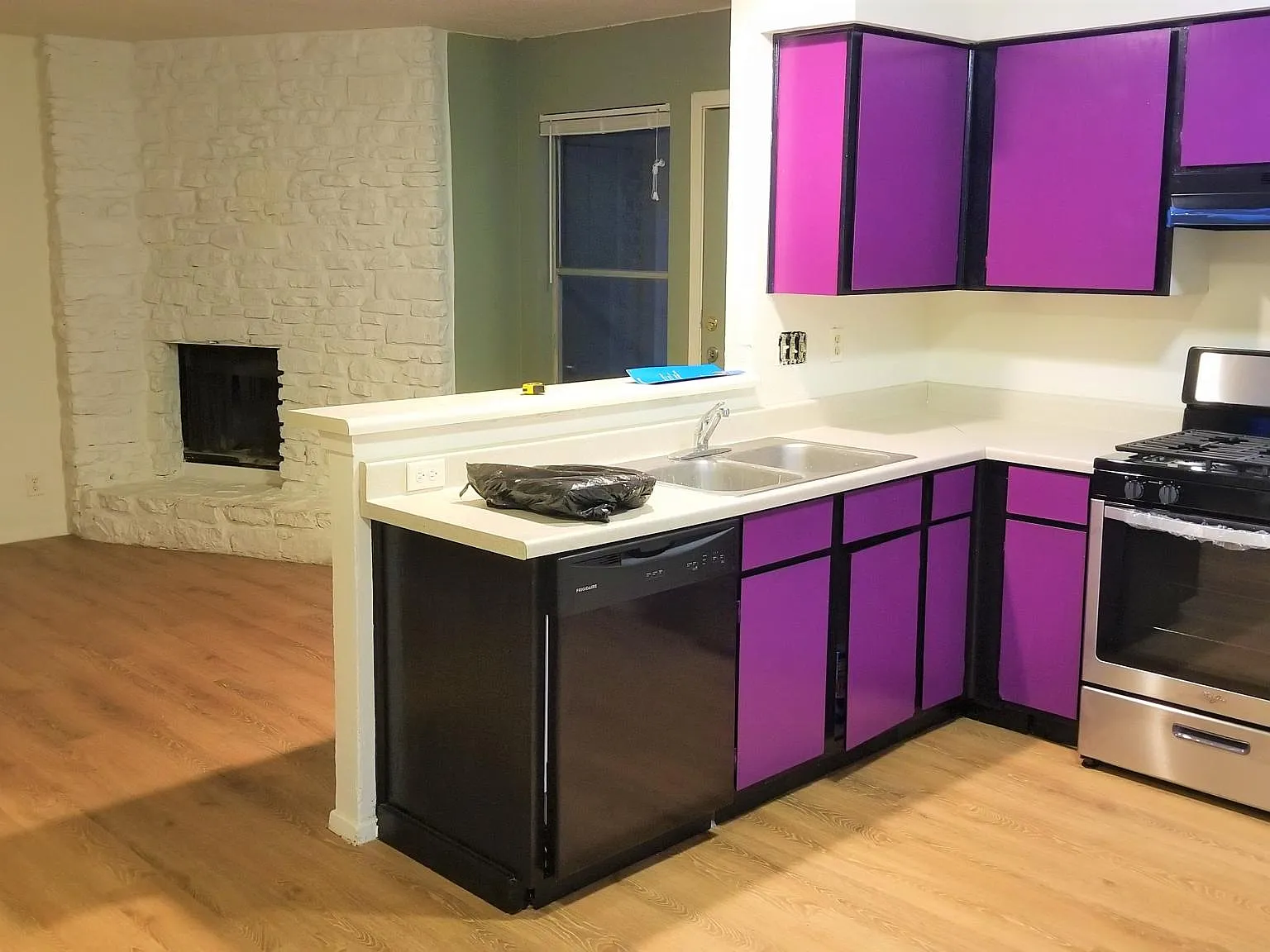 2 bed, 810 sqft, $925 — Photo 2