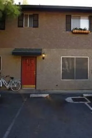 420 Nord Ave — Photo 1