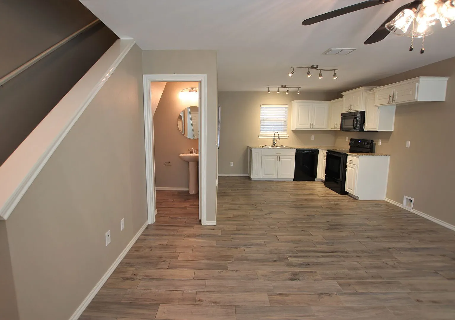 Brad Circle 1218 — Photo 4