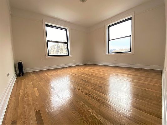 5th image of 2 S Pinehurst Ave APT 4B
