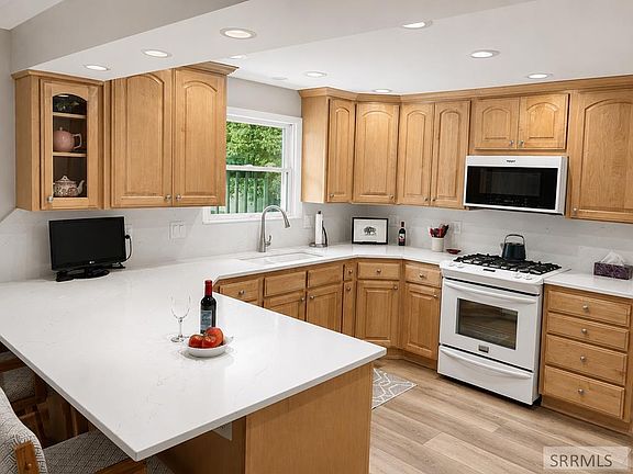 5th image of 210 Sunny Heights Ln