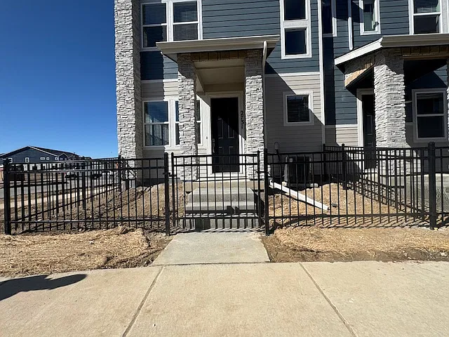 3 bed, 1459 sqft, $2,600 — Photo 2