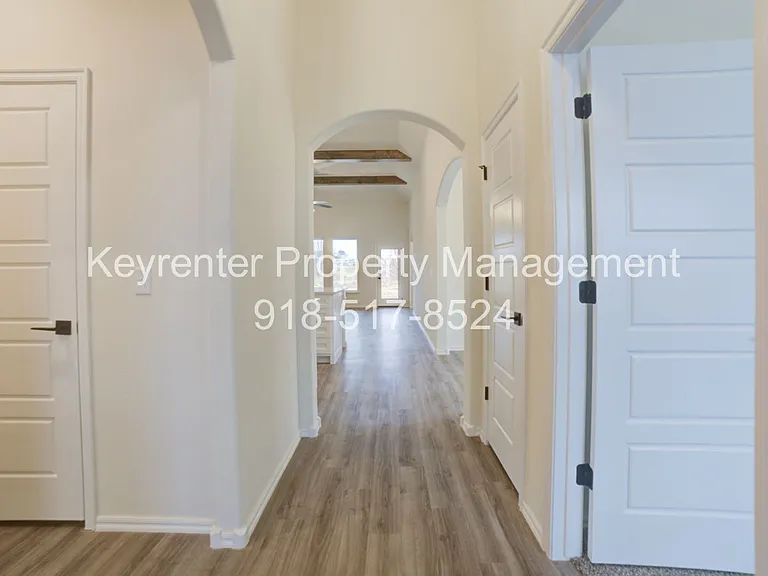 706 W 54th St — Photo 13